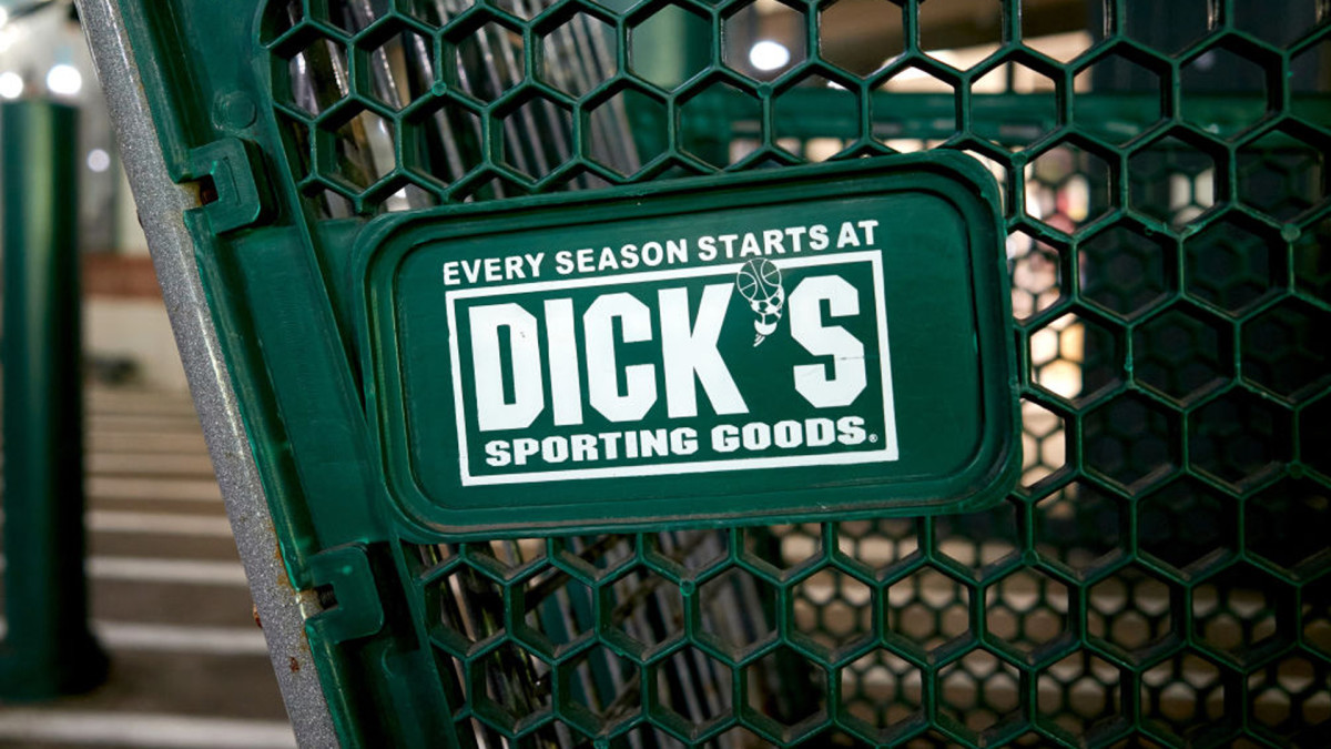 Dick's Sporting Goods is selling a $118 chunky fleece jacket for only $20, and shoppers say it's 'top-notch'