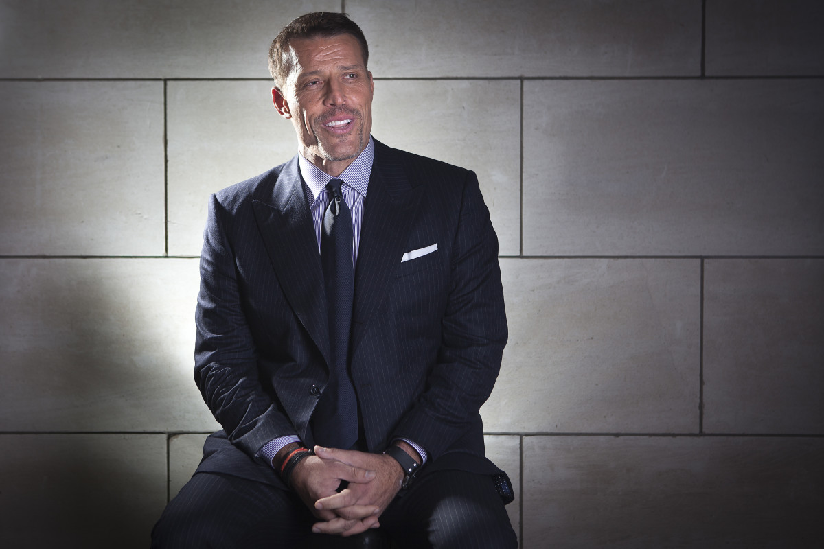 Tony Robbins delivers blunt message about annuities