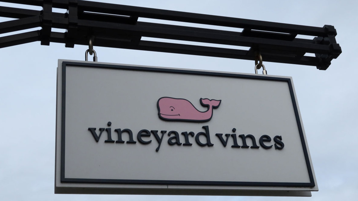 Vineyard Vines is selling a $148 fleece jacket for $59, but only for a limited time