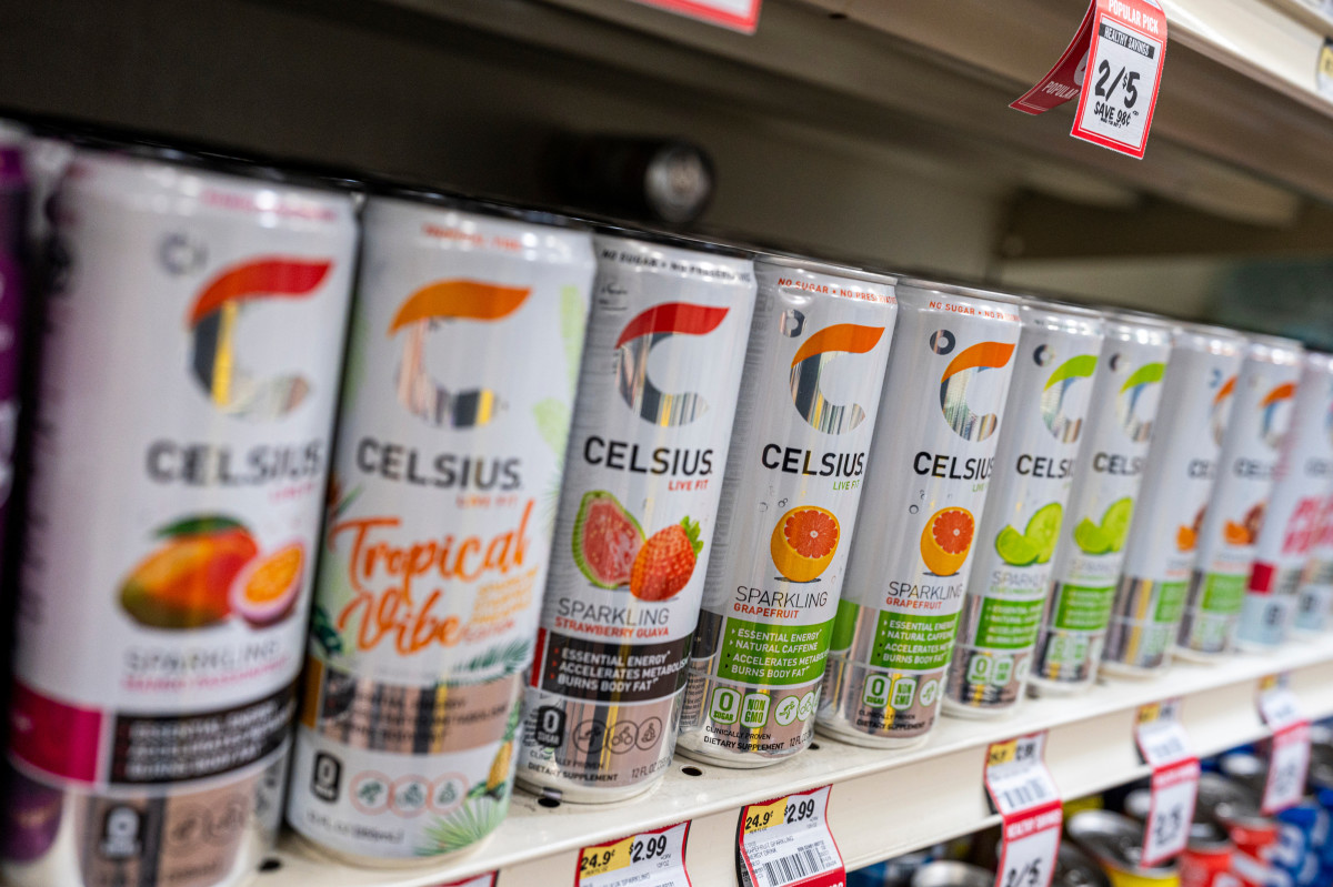 Celsius makes move to take down Coke, Pepsi