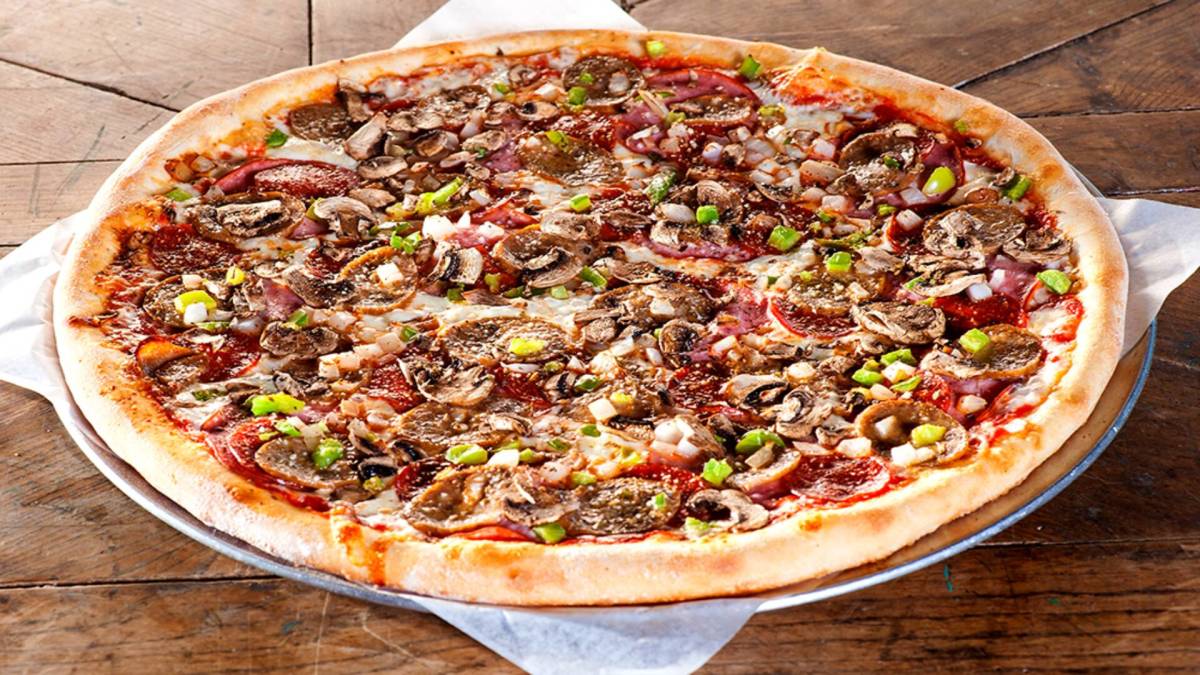 Struggling popular pizza chain closes locations, no bankruptcy yet