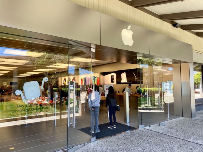 Figure 1: Apple store in San Francisco, CA.