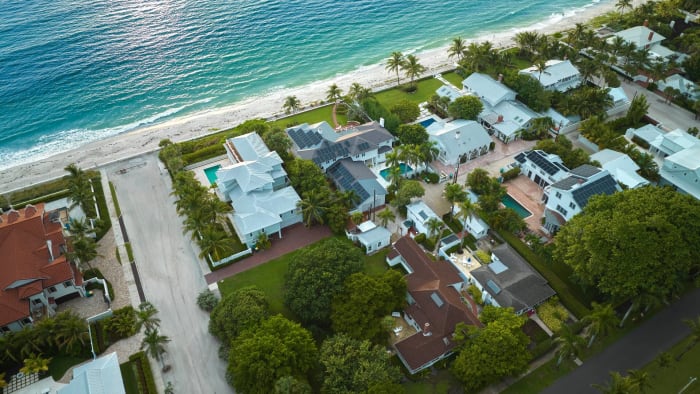 Tucker Carlson Bought 55m Florida Home Before Leaving Fox Thestreet