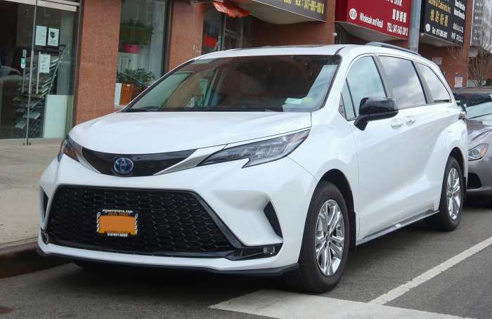 A white 2022 Toyota Sienna