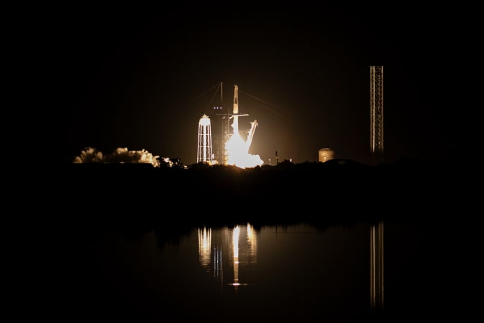 Elon Musk's SpaceX clocks a $1.3 billion government win, hits big ...