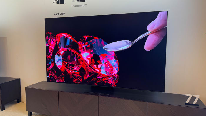 Samsung’s newest OLED TVs take a page from The Frame TV: S95D hands-on ...