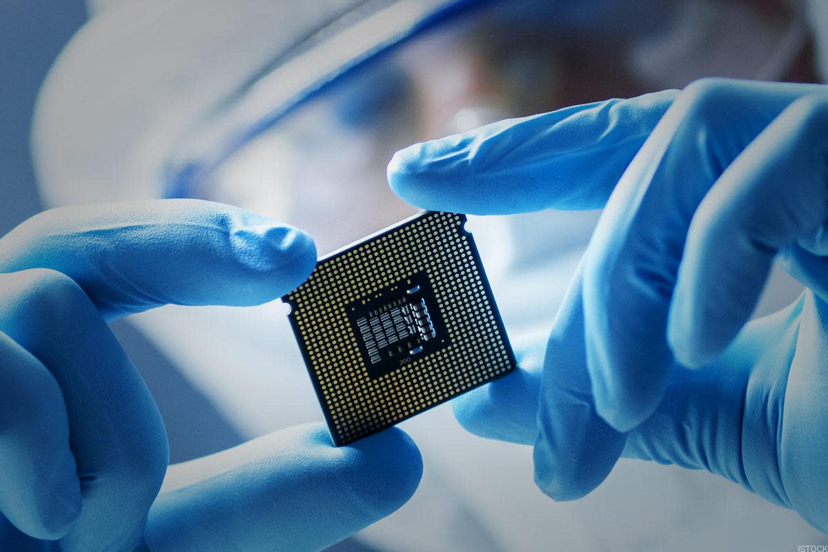 ASML Tops Q3 Earnings Forecast as EUV Semiconductor Design Orders
