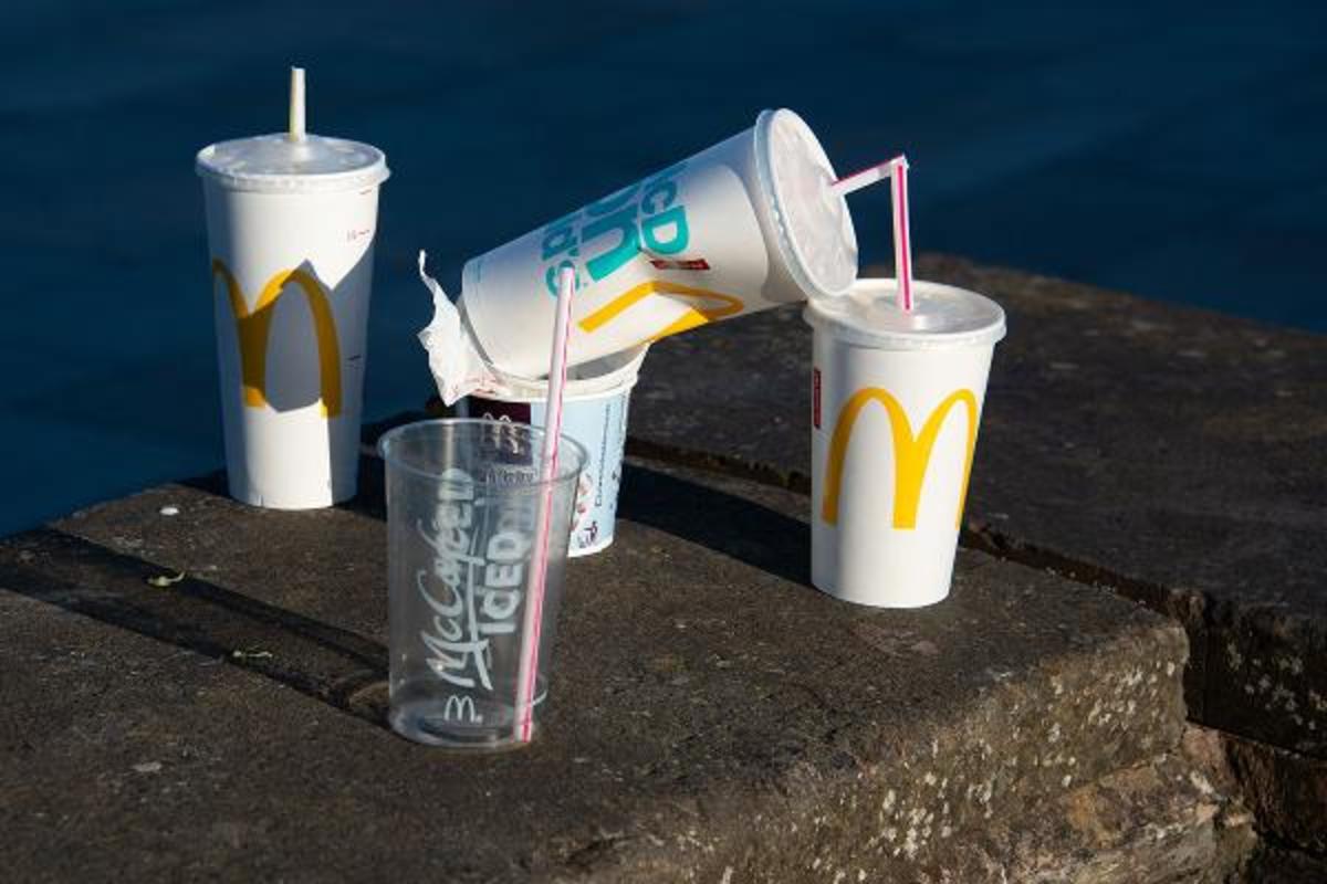 What are these plastic things on top of Korean McDonalds coffee cups? These  didn't exist just a few weeks ago. : r/whatisthisthing