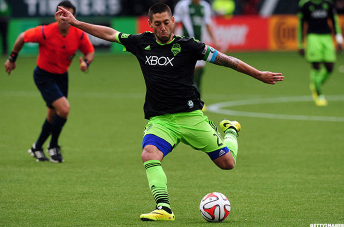 See Clint Dempsey Get Kicked in Face -- and Keep Playing - ABC News