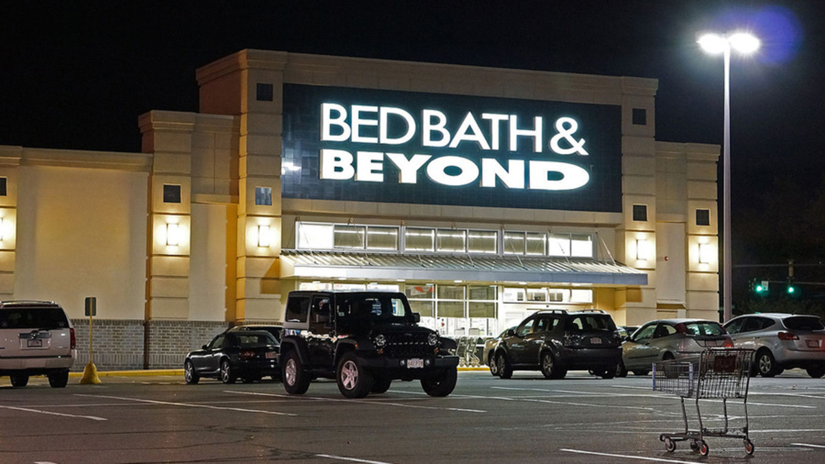 Shares of Bed Bath and Beyond plummet and Jim Cramer is taking an opportuni...