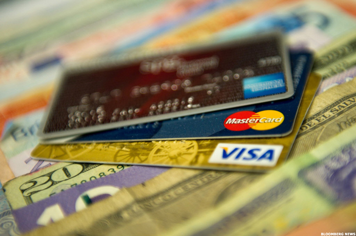 Make Sure You Know This Before You Sign On That Dotted Line For A New Credit Card Thestreet