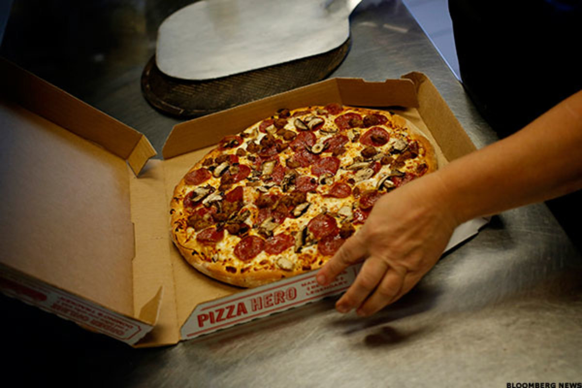 Domino's (DPZ) Isn't Giving Away Free Pizzas With T-Mobile (TMUS ...