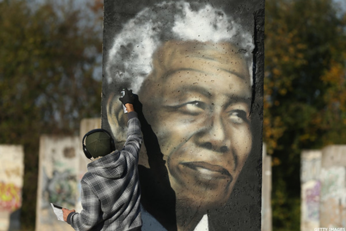 Реальная история нельсона манделы и его тюремщика. Nelson Mandela Sculpture in South Africa artist Marcos.