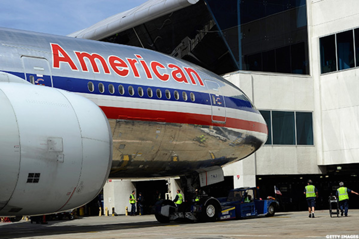 American Airlines Posts Narrower FourthQuarter Loss TheStreet