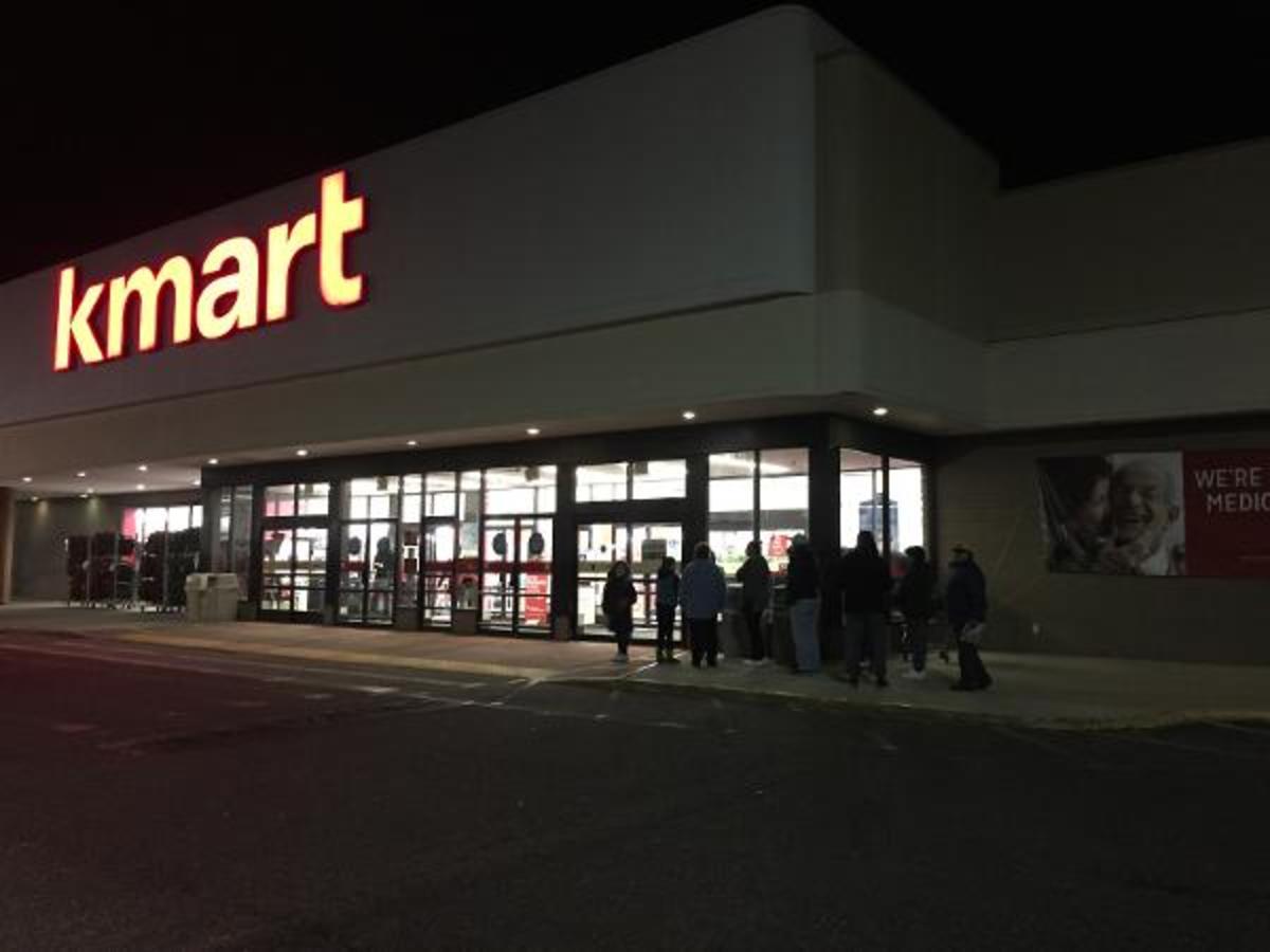 15 Haunting Photos From Kmart S Final Thanksgiving Day Opening Thestreet - kmart roblox gift card