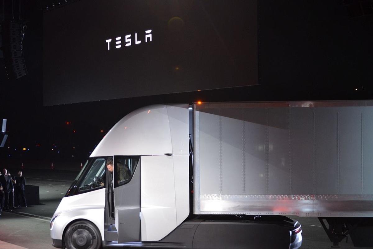 5 Biggest Takeaways From Teslas Semi Truck And Roadster