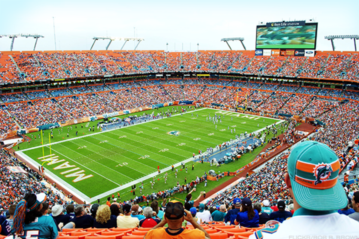 5 More NFL Stadiums Go 100% Cashless With SpotOn