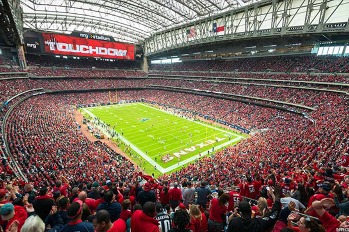 5 More NFL Stadiums Go 100% Cashless With SpotOn