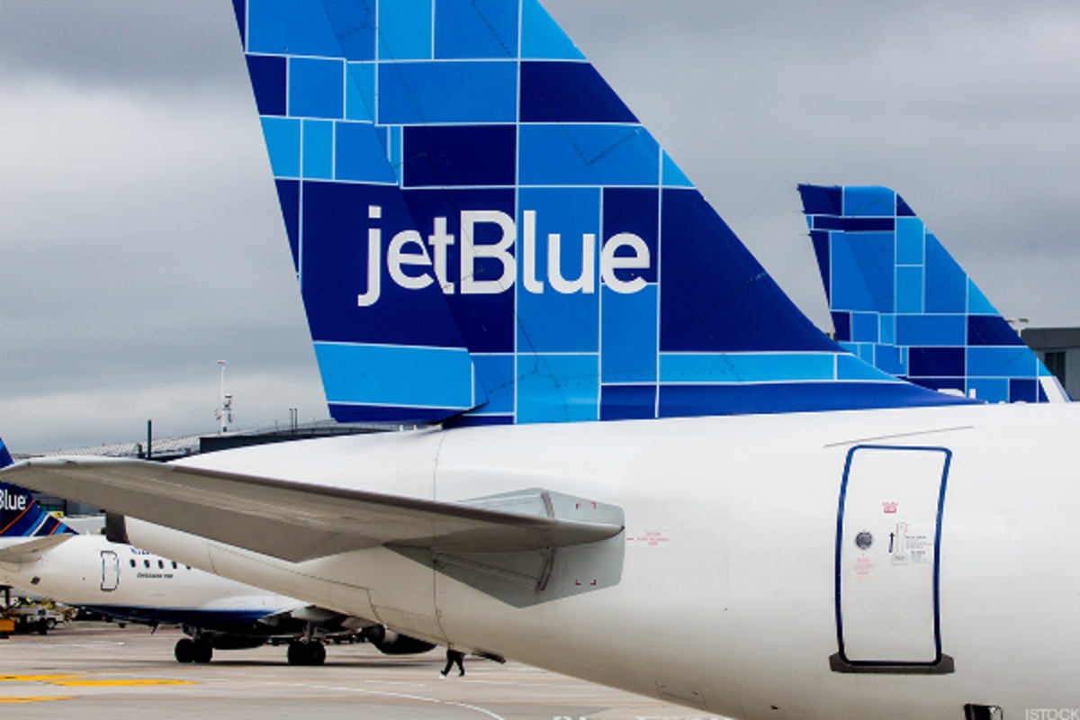 JetBlue Drops After Offering $650 Million of 5-Year Notes - TheStreet