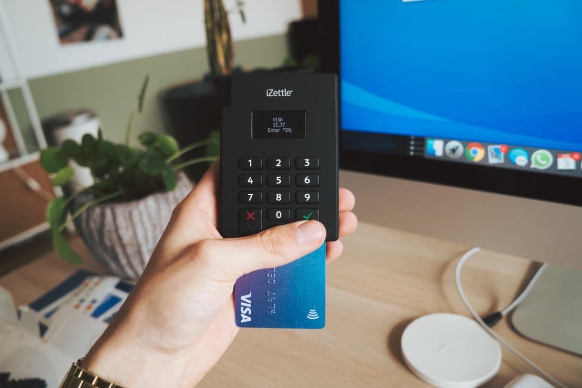 Eight mobile credit card readers, and what they cost (Update)