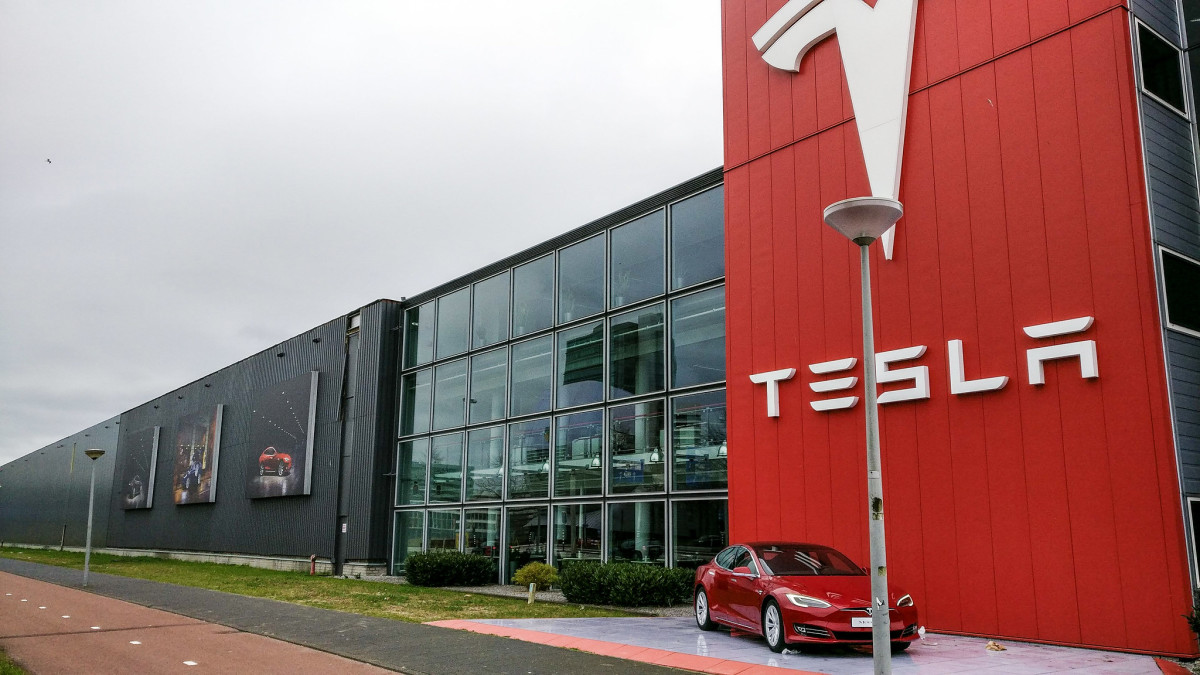 Semiconductor Shortage and Tesla Model 3 Production Collide - Economic ...