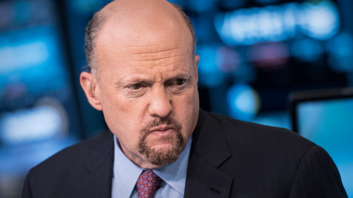 why-jim-cramer-is-looking-past-labcorp-streetlightning-provides