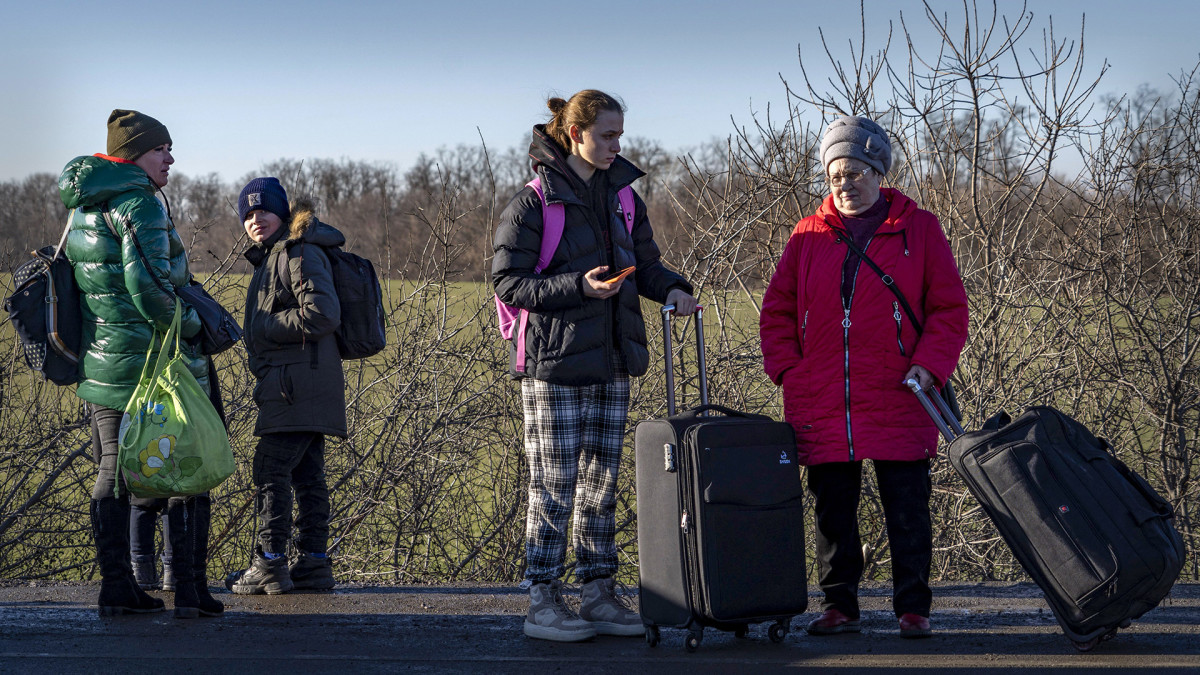 Airbnb Aiming To House 100,000 Refugees Fleeing Ukraine - TheStreet