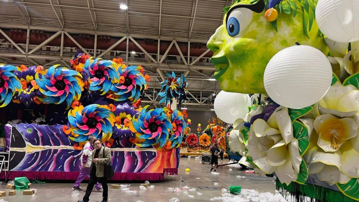 I rode in a float during Mardi Gras in New Orleans — here's what