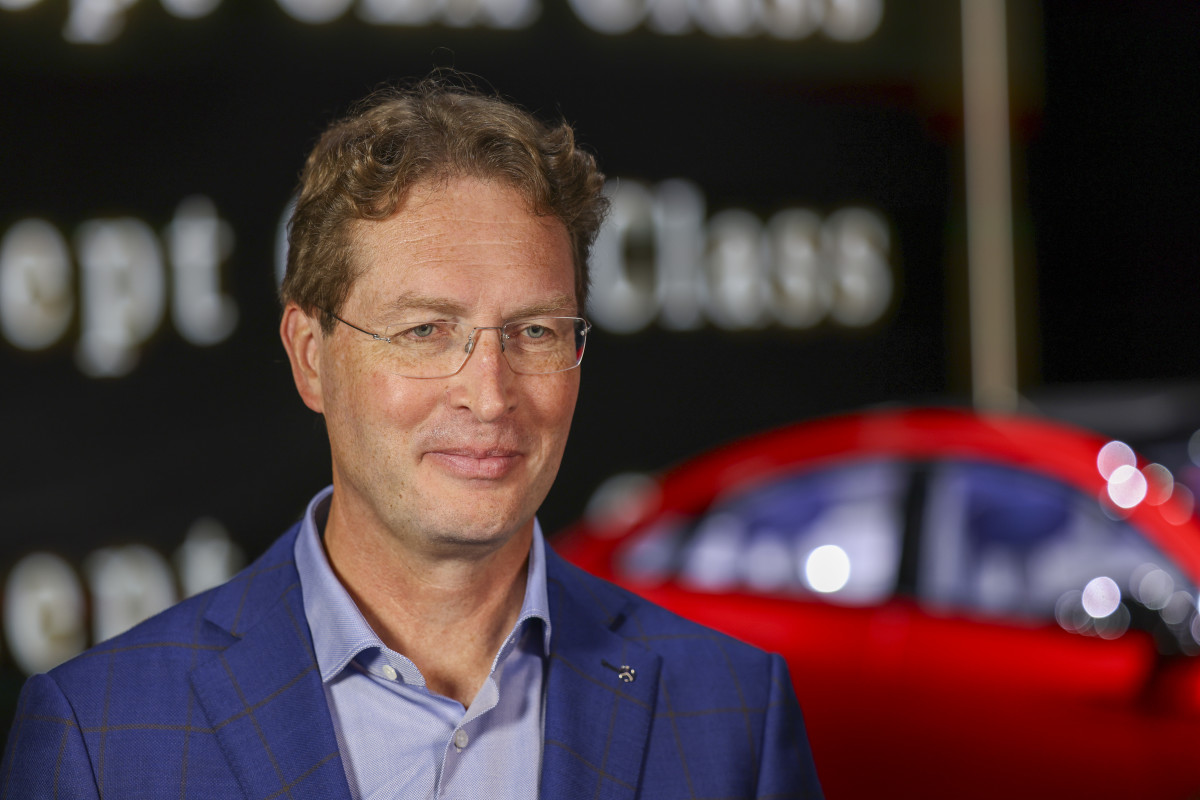 Mercedes-Benz CEO voices 'contrarian' opinion on Chinese auto tariffs ...