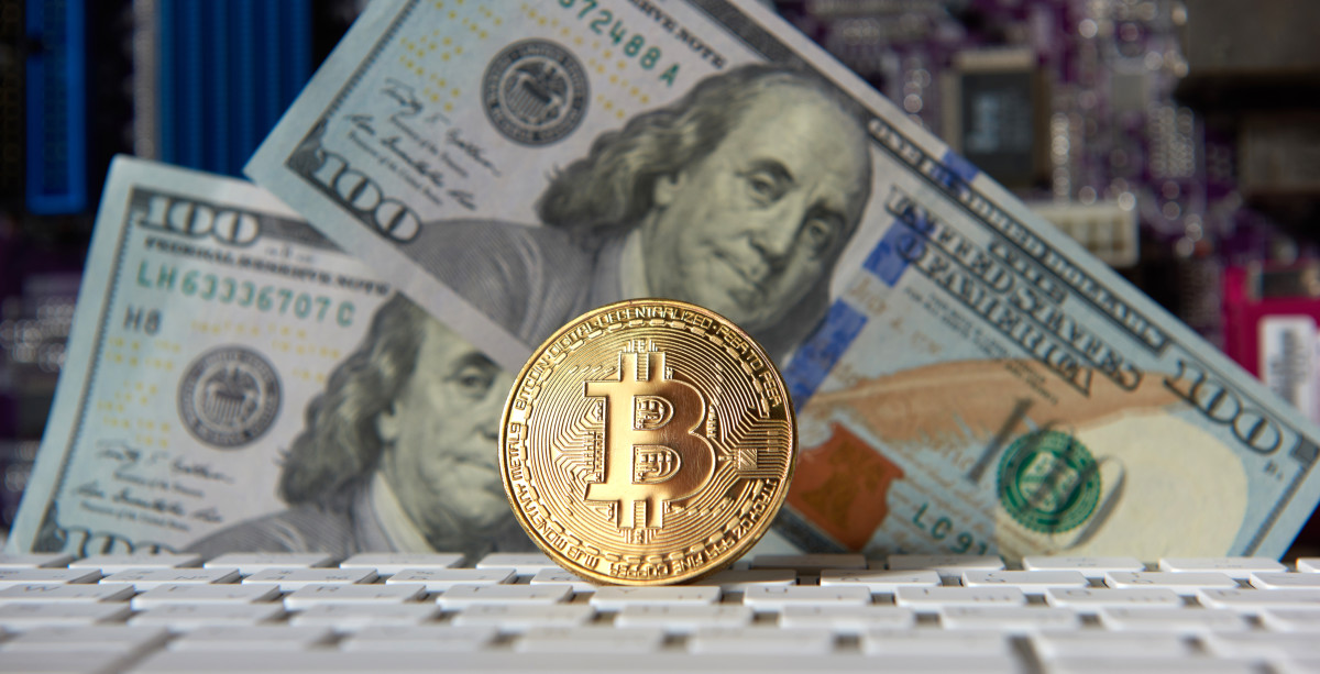 With Fed Rate Cut Looming, Bitcoin Holds Above Six-figure Mark ...