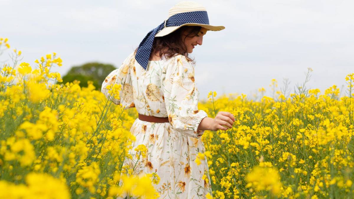 Sunflower field owners are begging tourists to stop taking off their  clothes - TheStreet