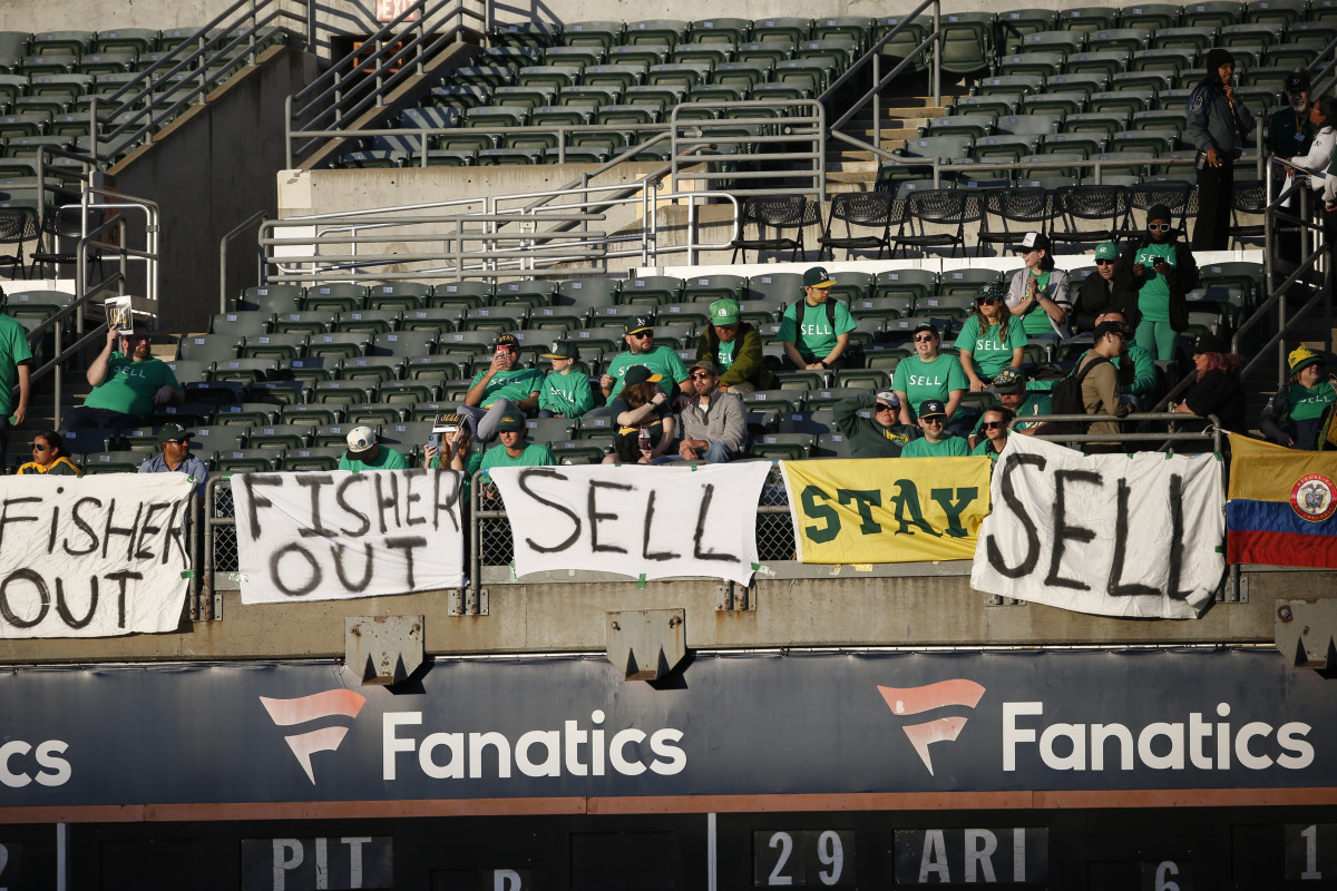 Oakland A's fans pack Coliseum for reverse boycott, demand owner
