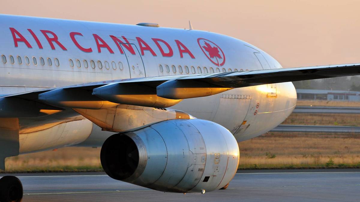 Air Canada apologizing after travellers kicked off for reporting vomit on  seats