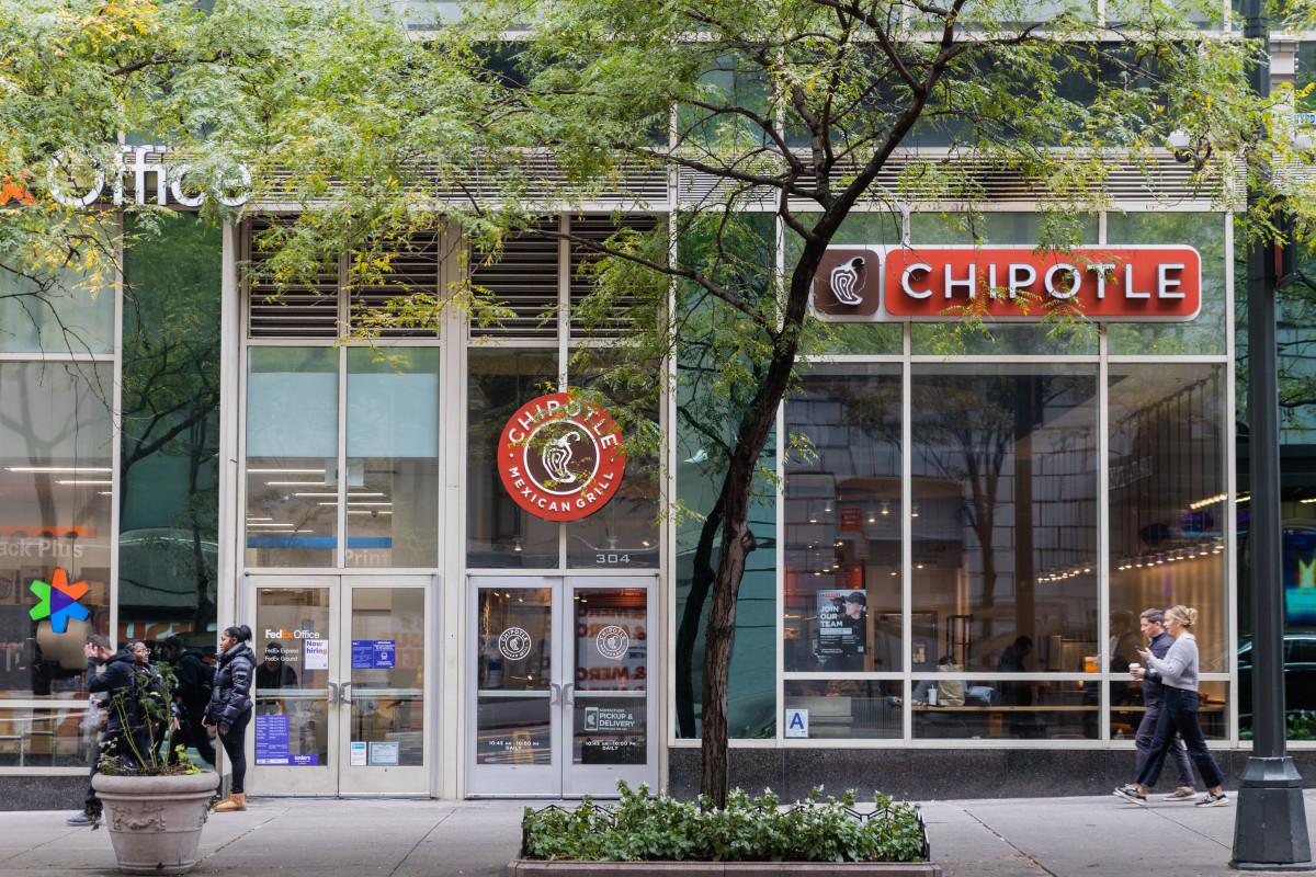 Chipotle plans to raise menu prices again