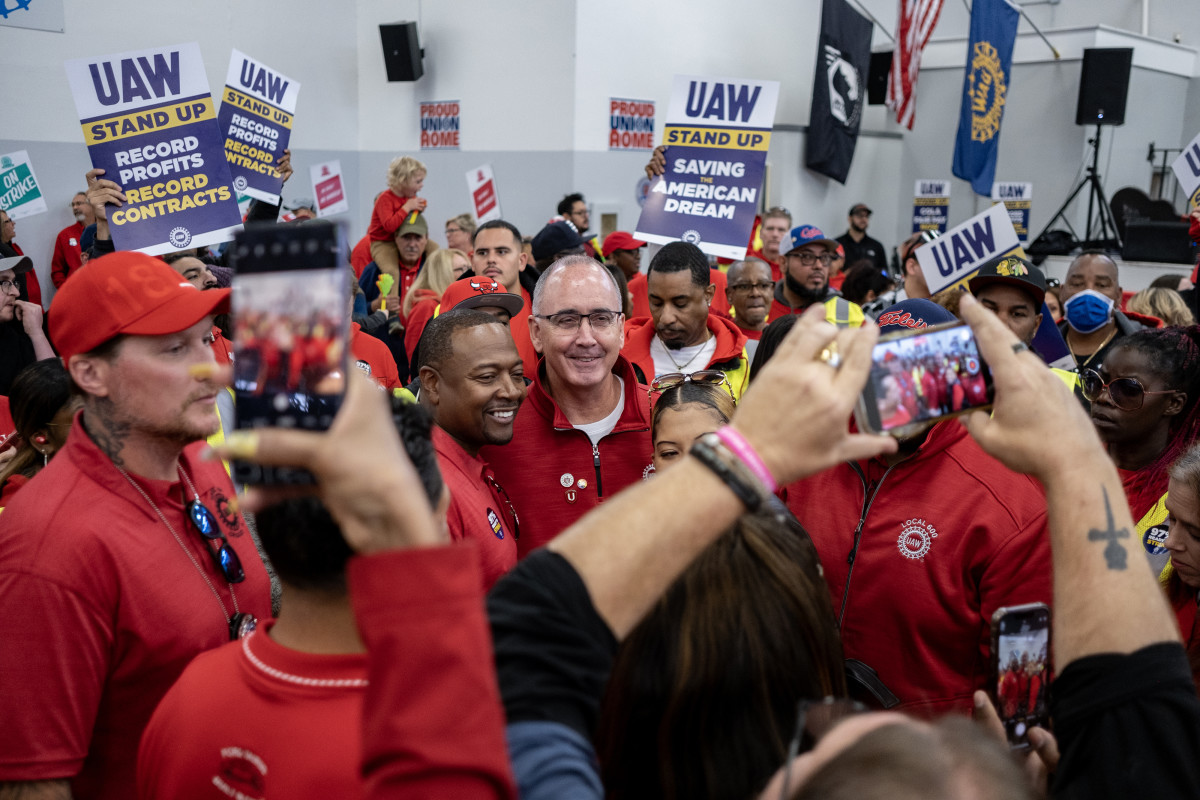 Former Ford CEO has a blunt warning for UAW union strikers - TheStreet