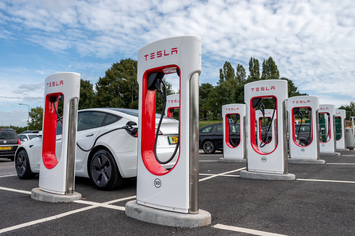 Tesla supercharger deals competitors